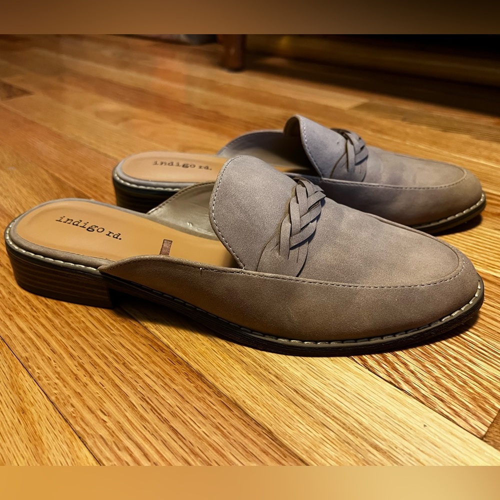 Brown/tan mules